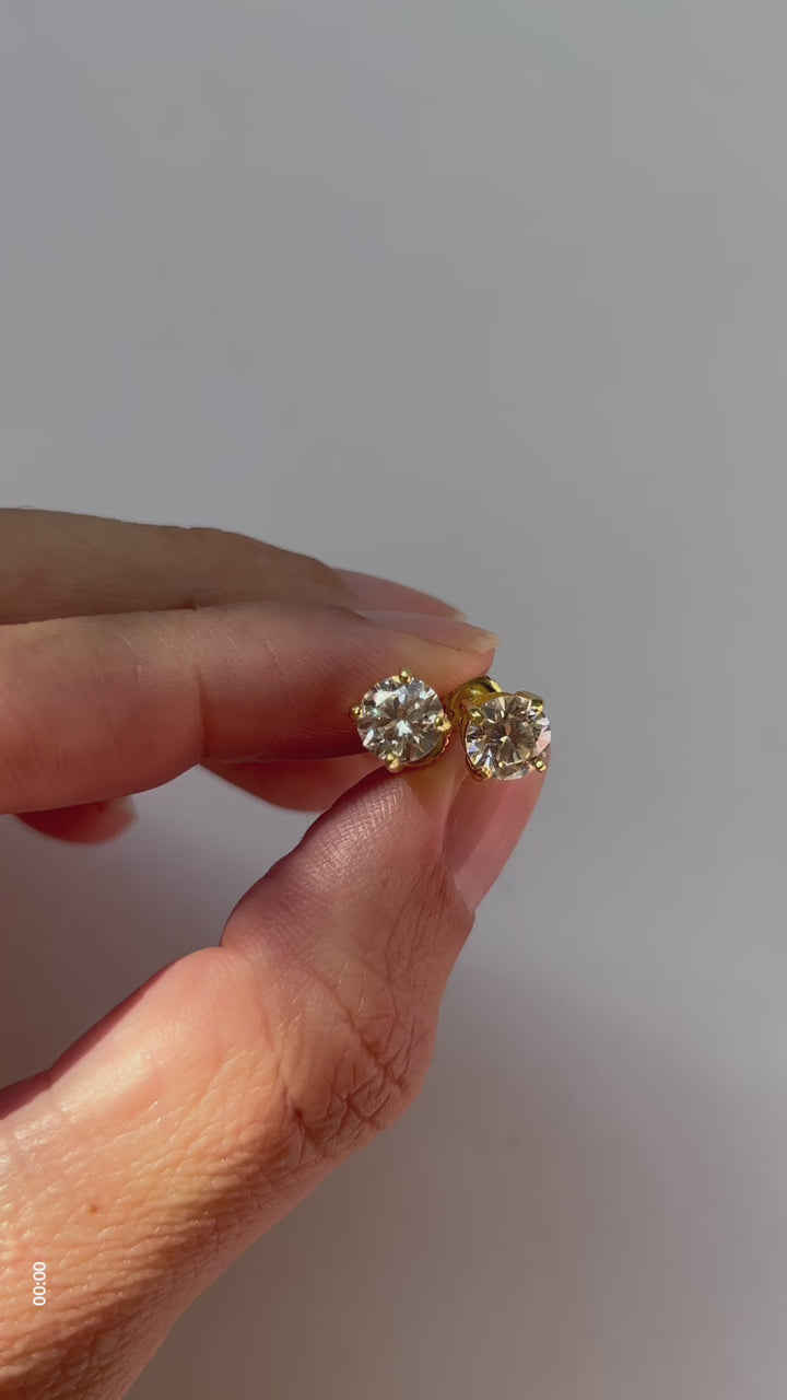 VVS1 Flawless Moissanite Stud Gold Earring